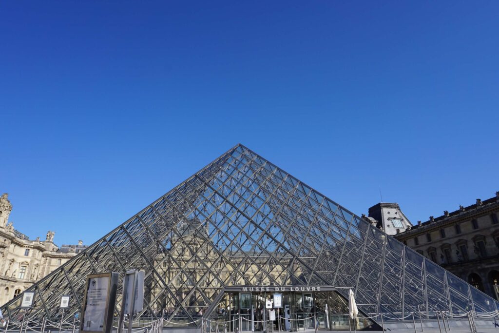 Louvre Paris Obiective turistice Paris