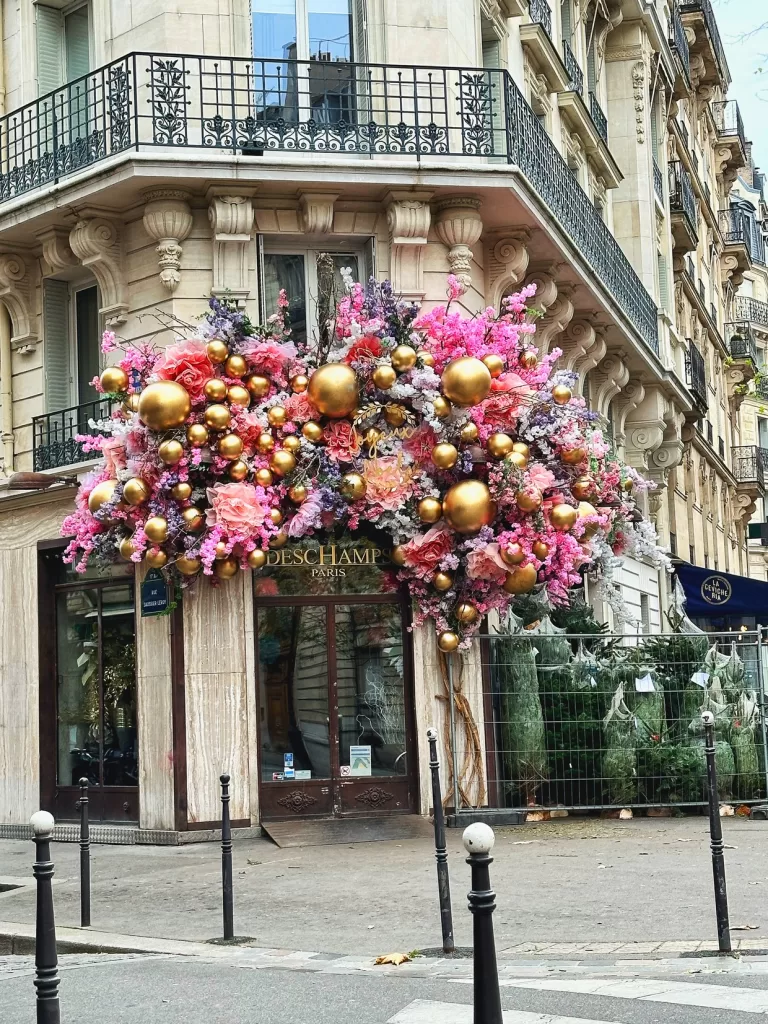 flowers cafe paris city break obiective turistice