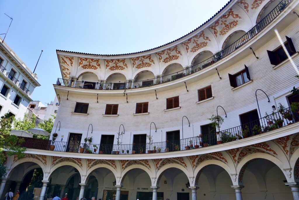 Plaza del Cabildo Sevilla Andaluzia obiective turistice