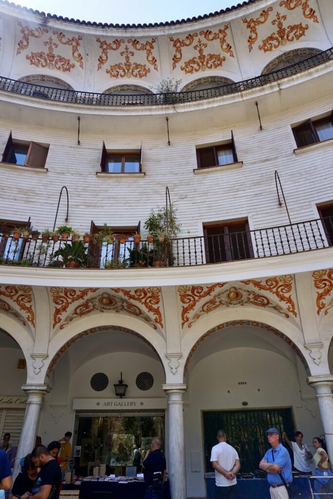 Plaza del Cabildo obiective turistice Sevilia