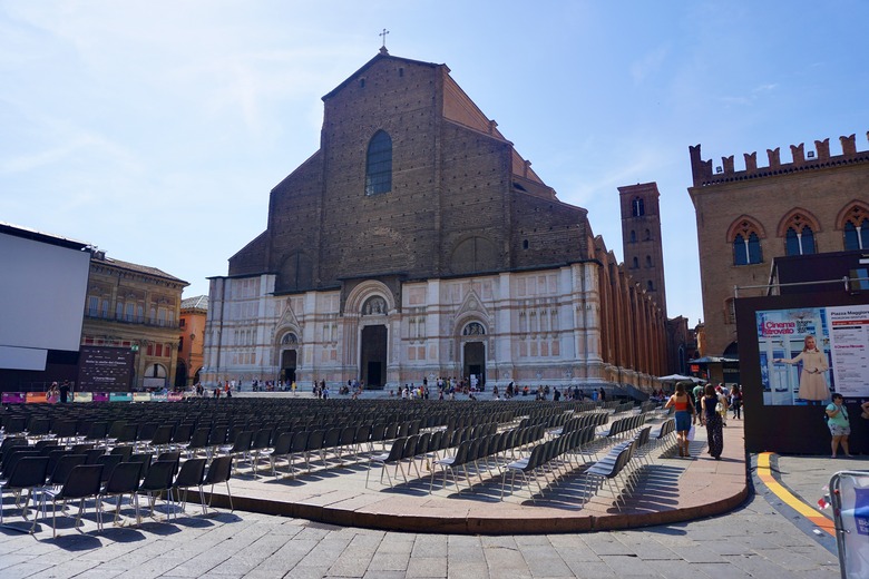 Piazza Maggiore Obiective Turistice Bologna