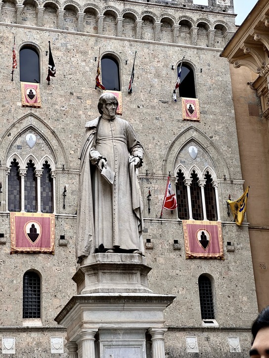 Piazza Salimbeni Obiective Turistice Siena