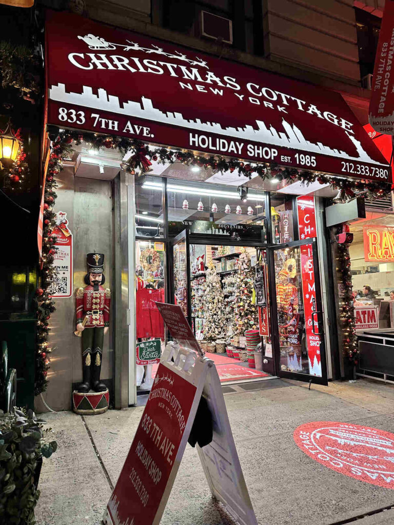 Christmas Cottage Shop New York Craciun